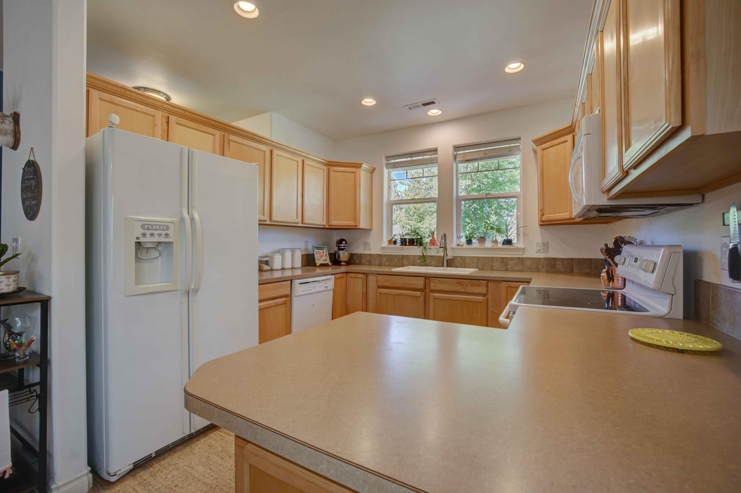 19541 Fishhawk Loop Bend, OR 97702 - Photo 9 of 28 image 9