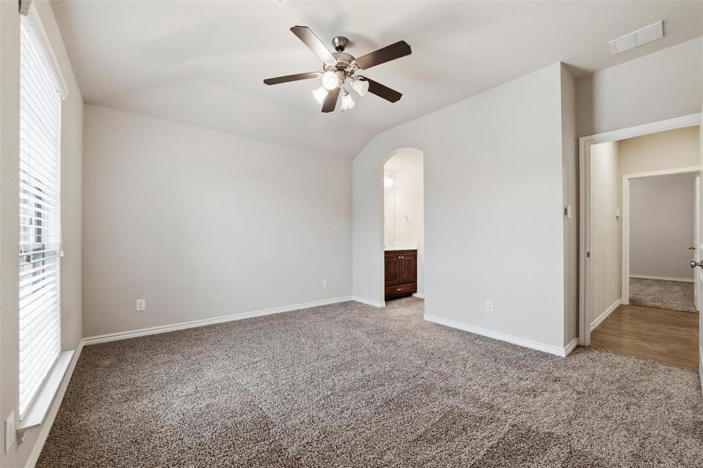 420 Prairie Run Aledo, TX 76008 - Photo 28 of 38 an empty room with closet and a ceiling fan