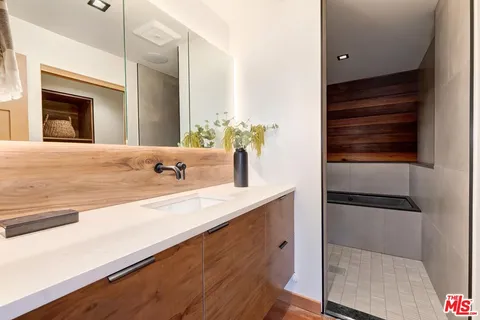 a view of outdoor space