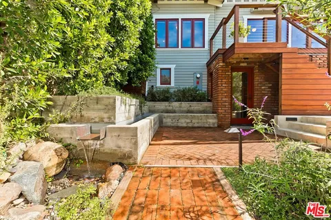a view of sitting area with furniture
