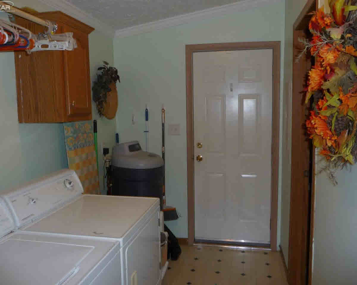 5400 Lowe Road Fowlerville, MI 48836 - Photo 21 of 23 21253637-20.JPG