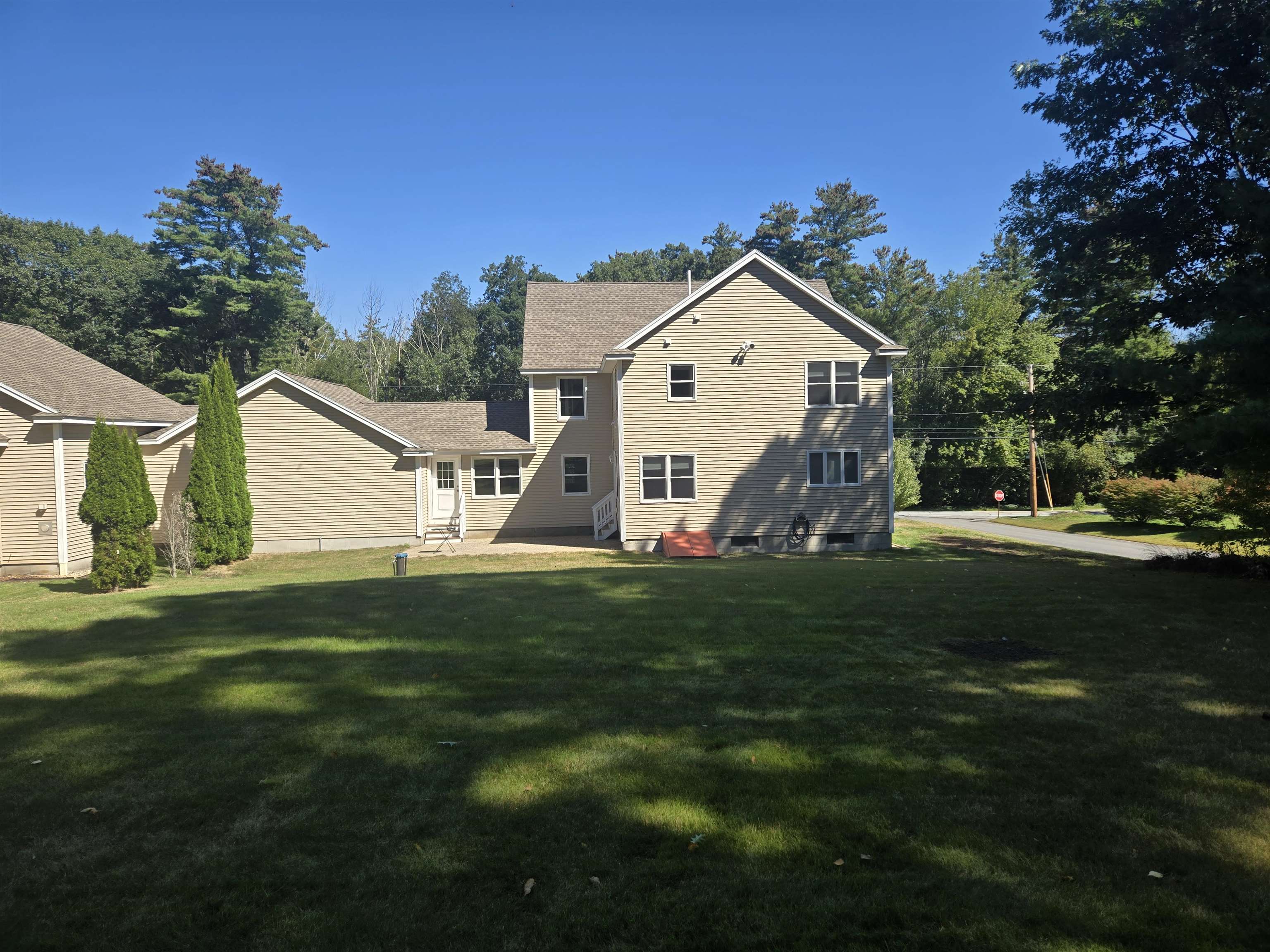 82 Dutton Road Pelham, NH 03076 - Photo 5 of 57 Gallery Image 5