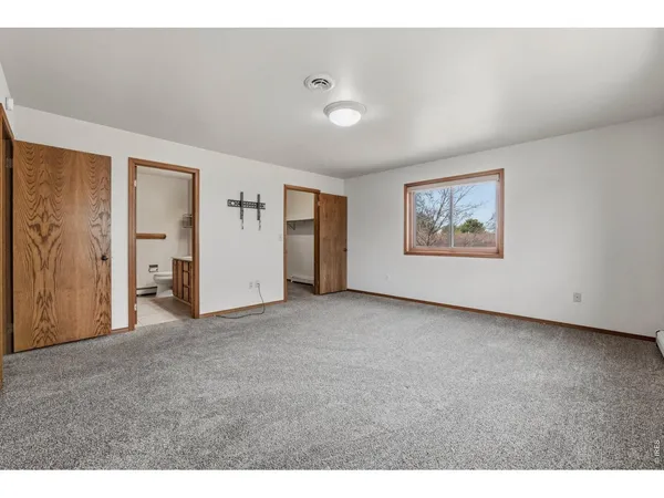 a view of empty room with closet