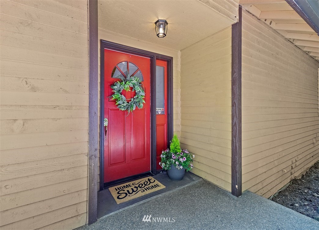 8081 Phillips Road Southeast Port Orchard, WA 98367 - Photo 5 of 28 Gallery Image 5