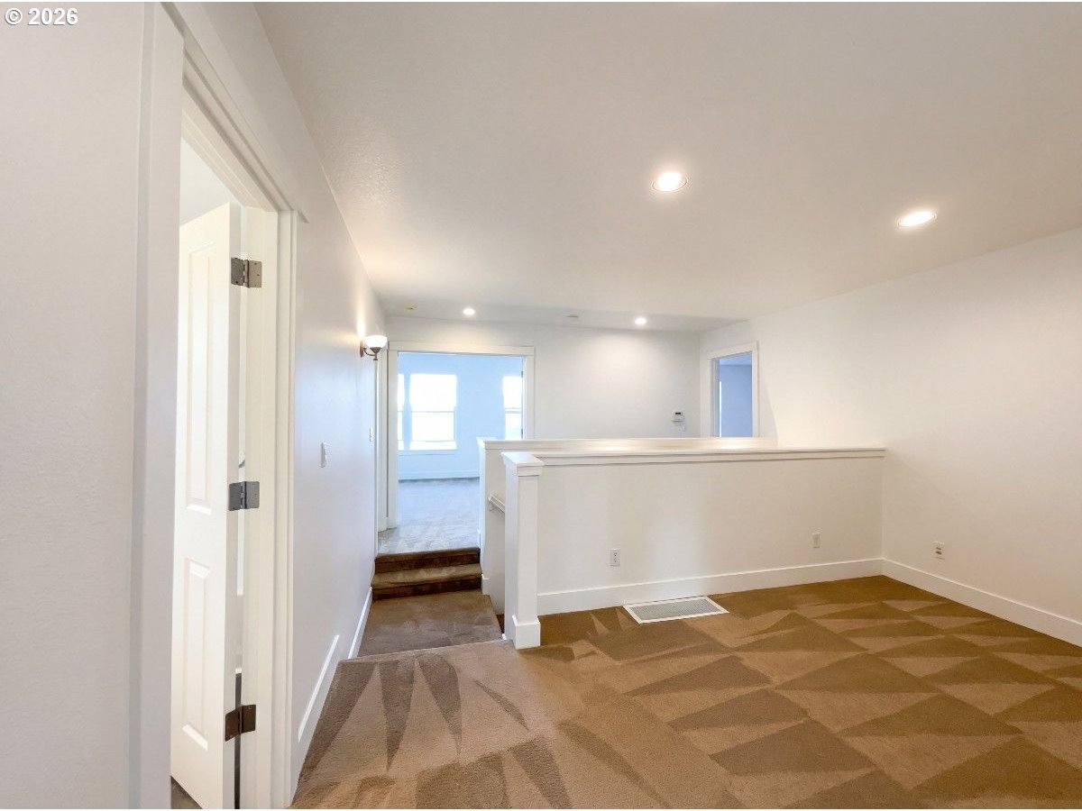 10989 Southwest Oneida Street Tualatin, OR 97062 - Photo 12 of 34
