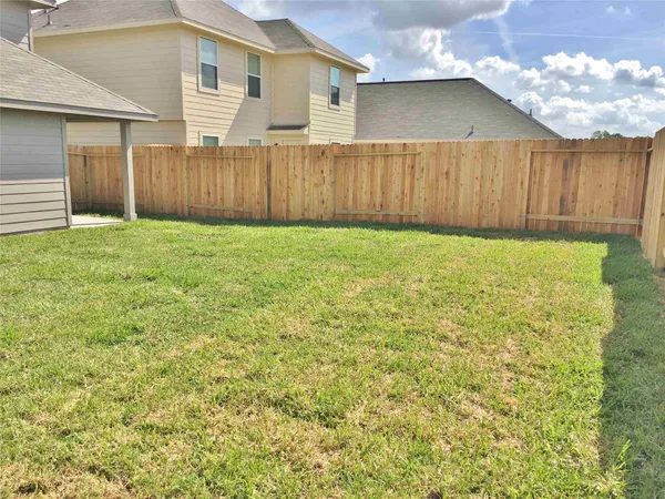 a view of a backyard with pathway