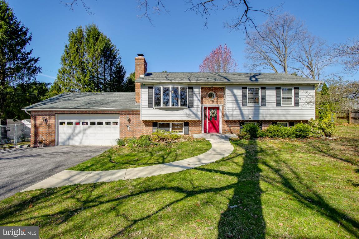 Beautiful home on gorgeous 2.02 Acre Lot!