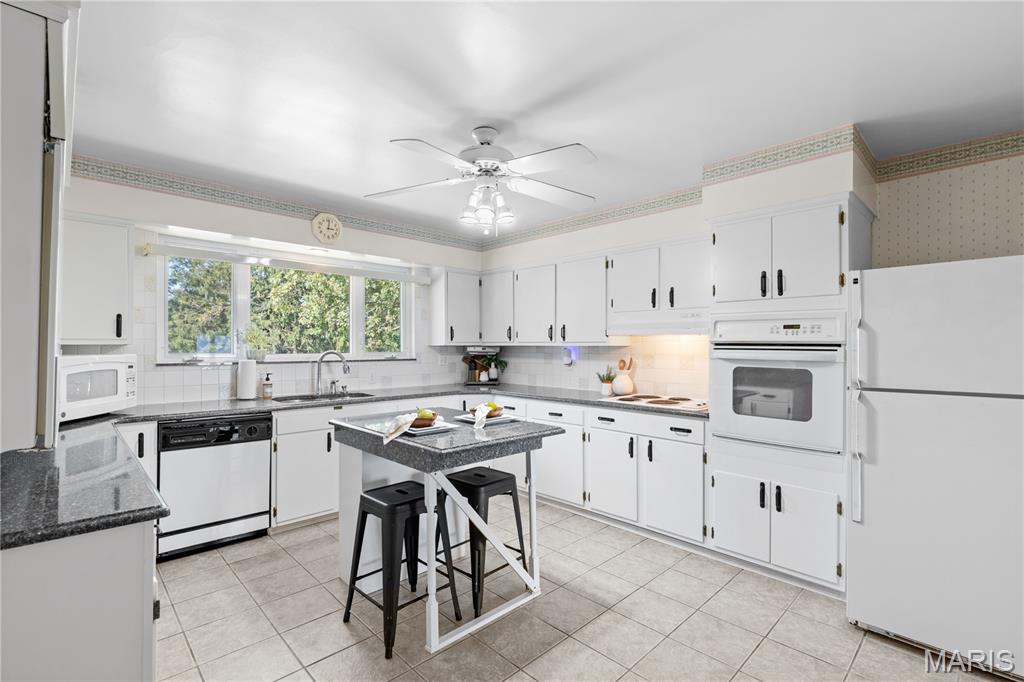 26641 Lockhaven Hill Godfrey, IL 62035 - Photo 15 of 40