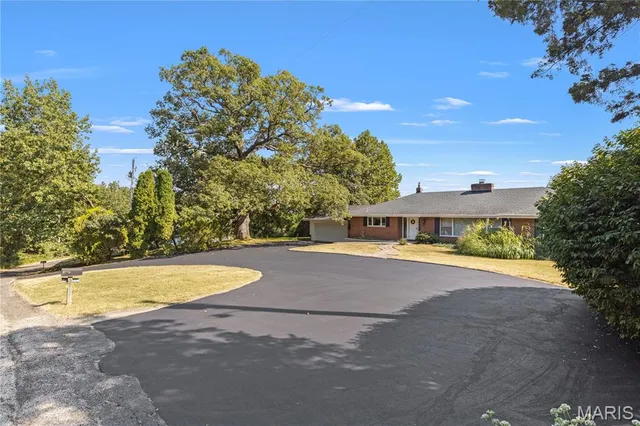 $349,900 | 26641 Lockhaven Hill, Godfrey, IL 62035