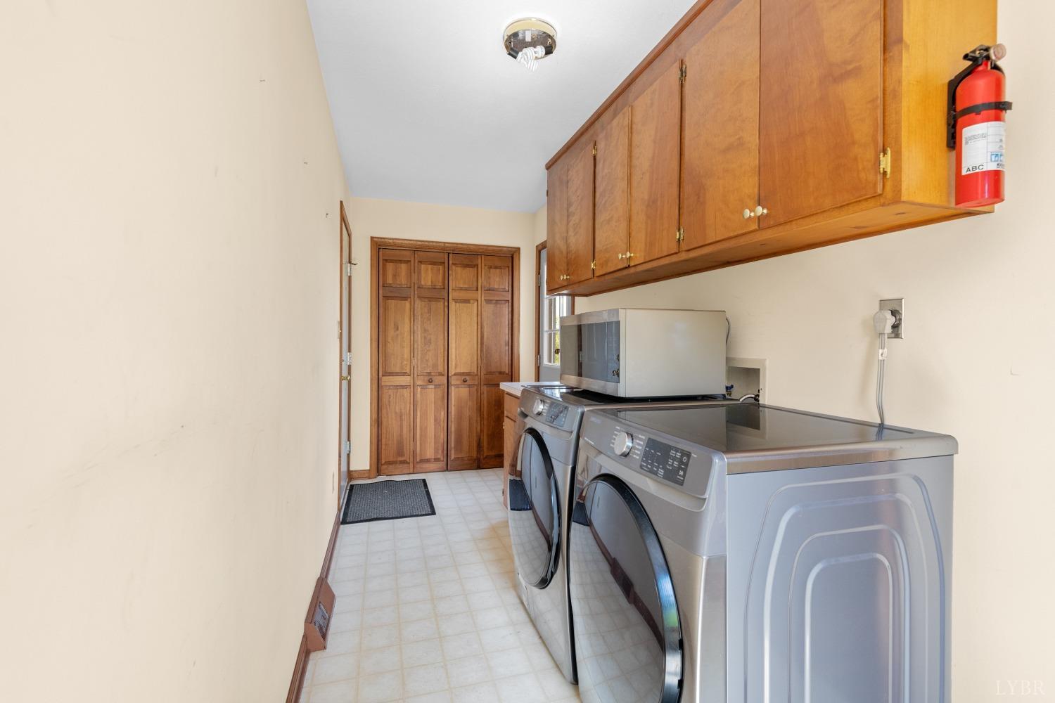3023 Featherfin Road Prospect, VA 23960 - Photo 29 of 36 a utility room with dryer and washer