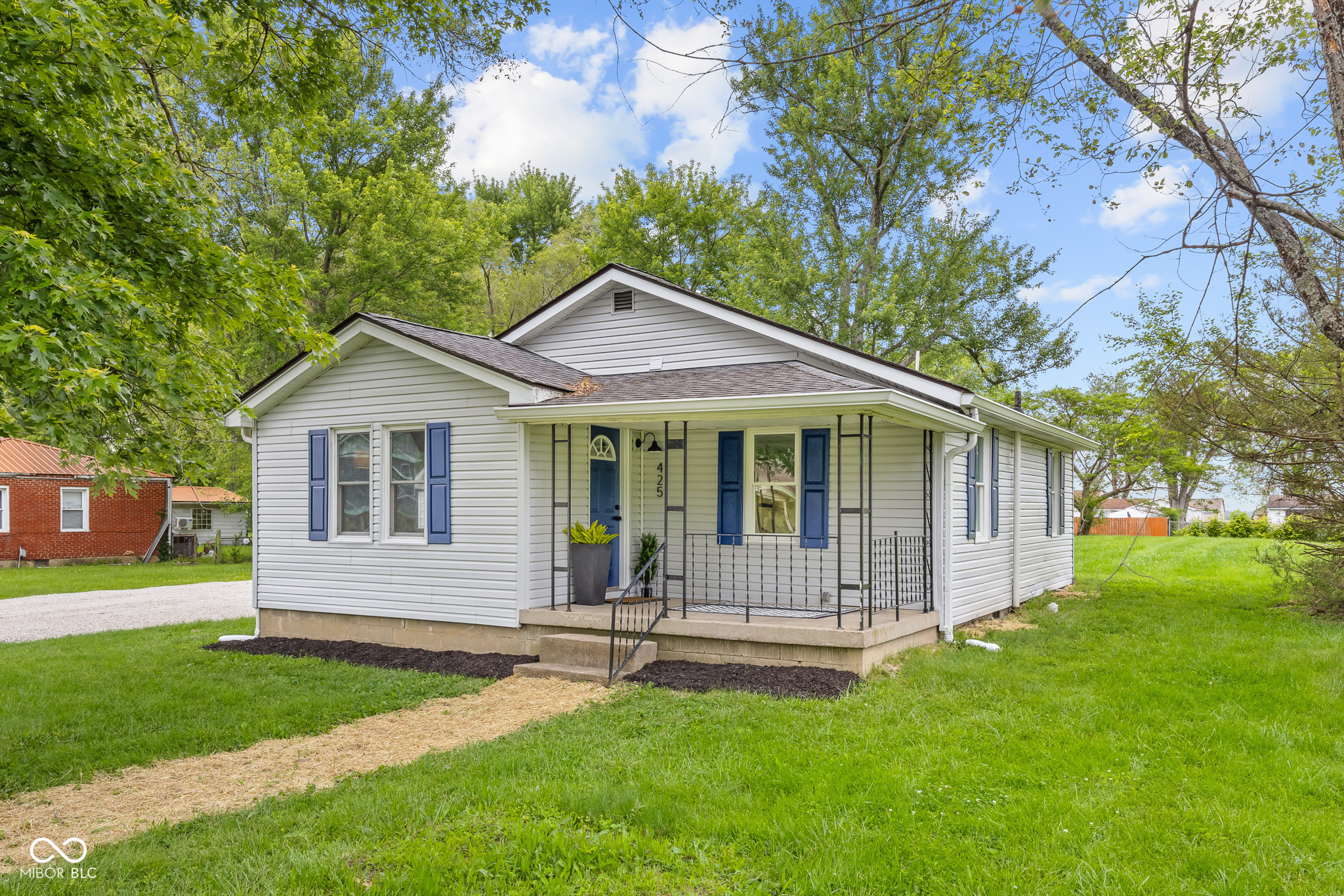 425 Patterson Road Columbus, IN 47203 - Photo 2 of 58 Gallery Image 2