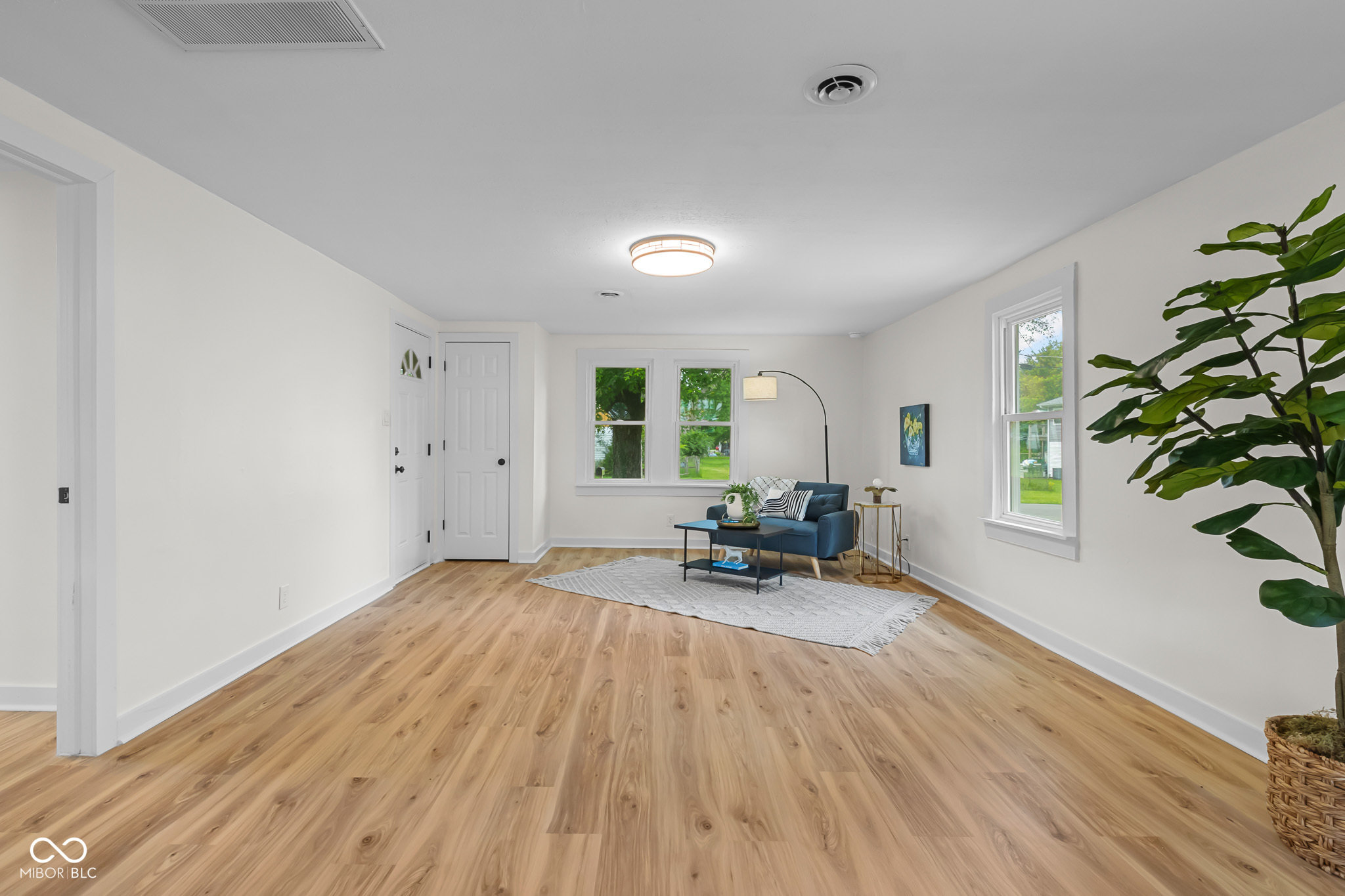 425 Patterson Road Columbus, IN 47203 - Photo 5 of 58 Gallery Image 5