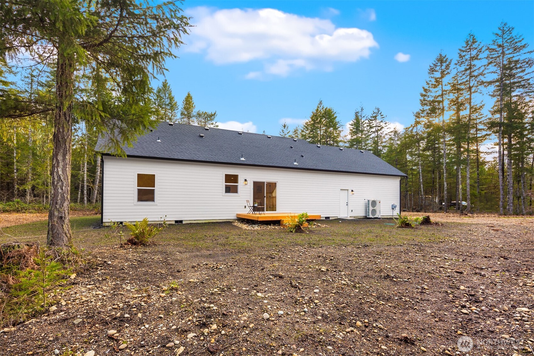3000 West Martin Road Shelton, WA 98584 - Photo 29 of 38 a backyard of a house