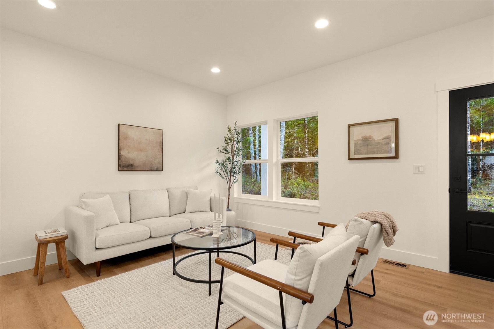3000 West Martin Road Shelton, WA 98584 - Photo 8 of 38 a living room with furniture and a window