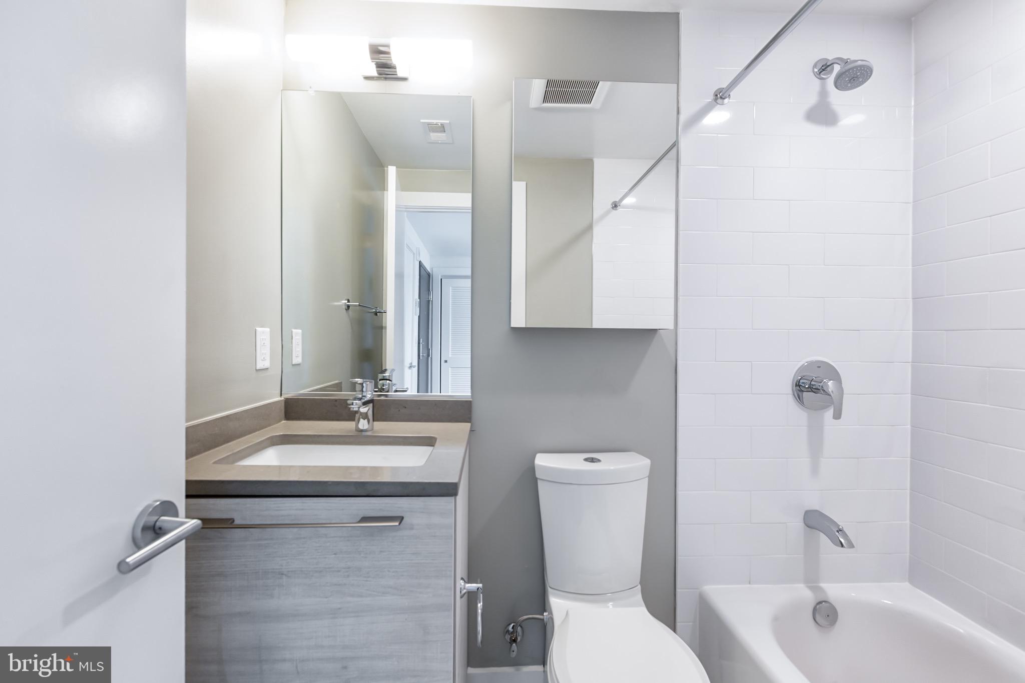 816 Potomac Avenue Southeast, Unit 406 Washington, DC 20003 - Photo 4 of 8
