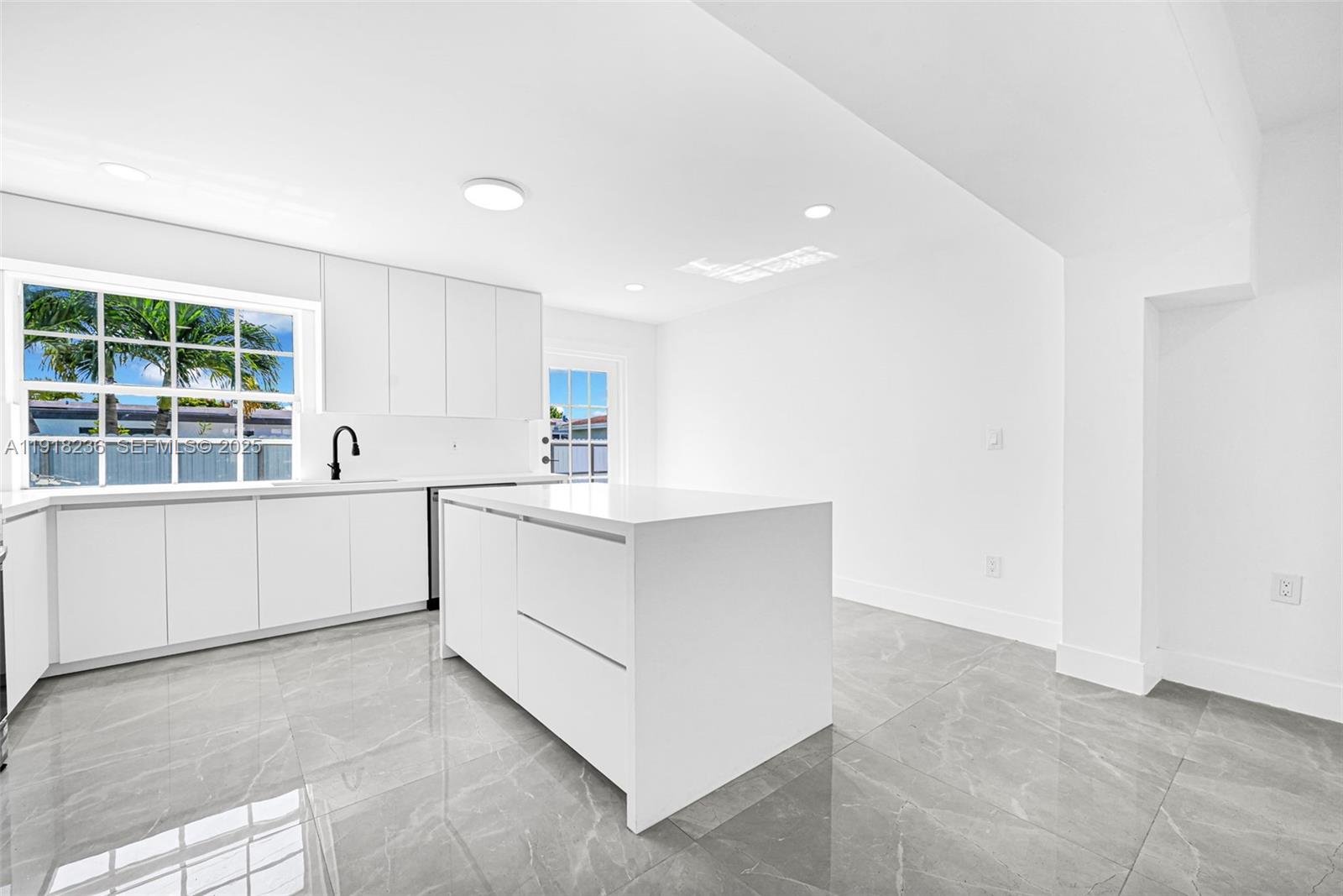 4040 Southwest 108th Avenue Miami, FL 33165 - Photo 5 of 29