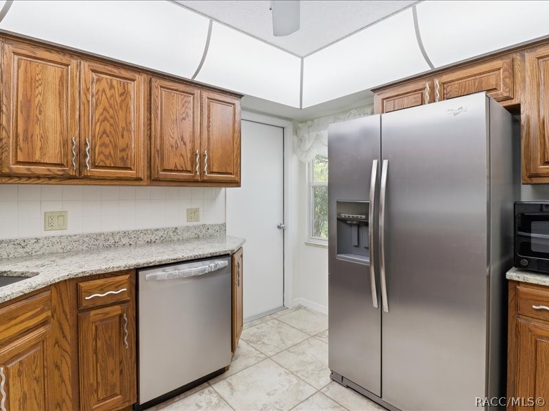 709 Moray Drive Inverness, FL 34453 - Photo 14 of 55 Garage access