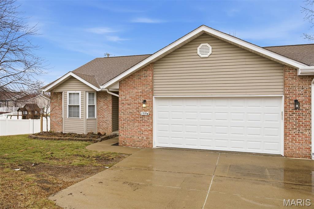 1335 Poplar Street, Unit A Highland, IL 62249 - Photo 3 of 38