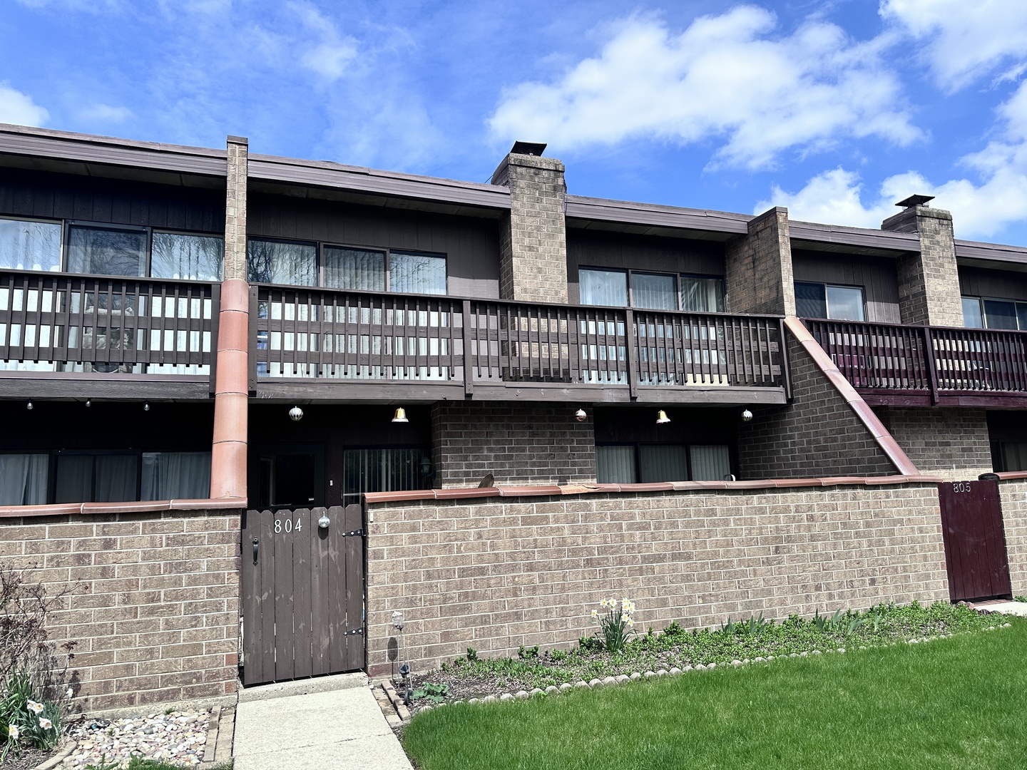 804 Kenneth Circle, Unit 804 Elgin, IL 60120 - Photo 1 of 10 Gallery Image 1