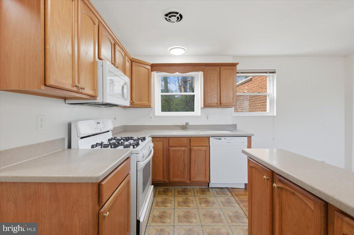 5039 8th Road South Arlington, VA 22204 - Photo 11 of 35