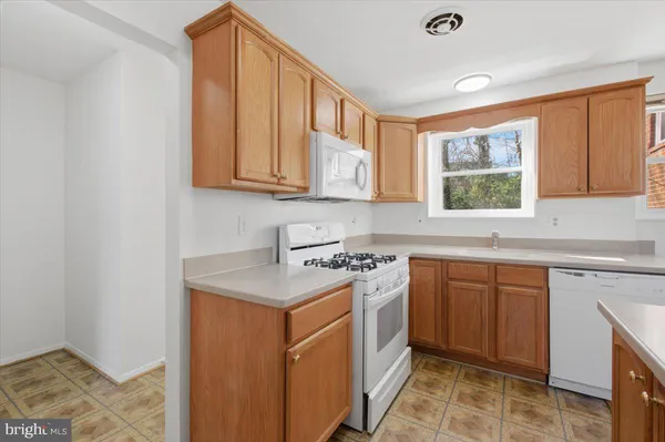 $3,200 | 5039 8th Road South, Arlington, VA 22204