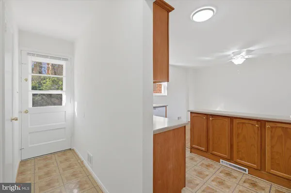 $3,200 | 5039 8th Road South, Arlington, VA 22204