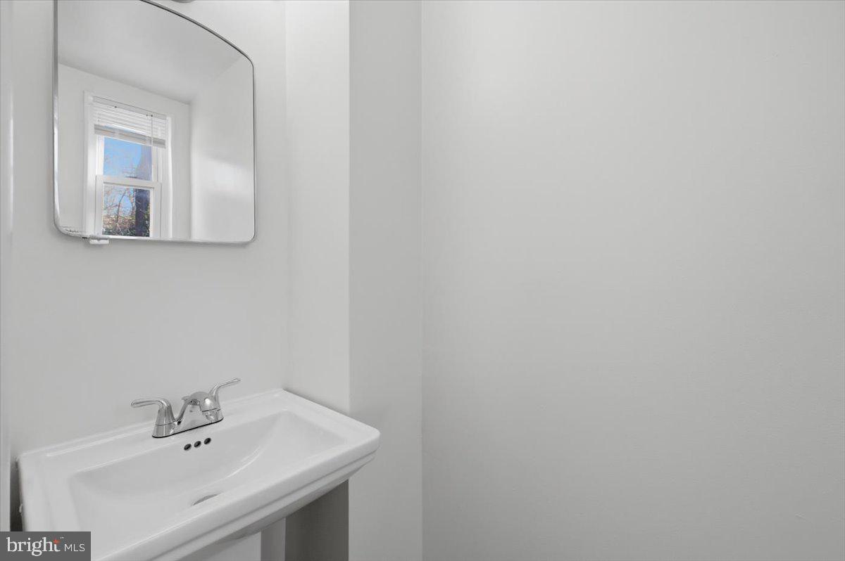 5039 8th Road South Arlington, VA 22204 - Photo 16 of 35