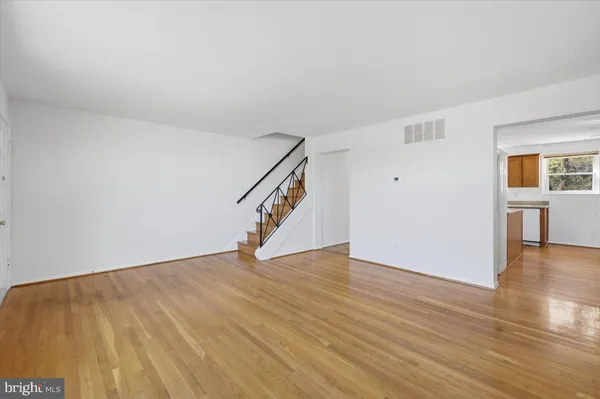 $3,200 | 5039 8th Road South, Arlington, VA 22204