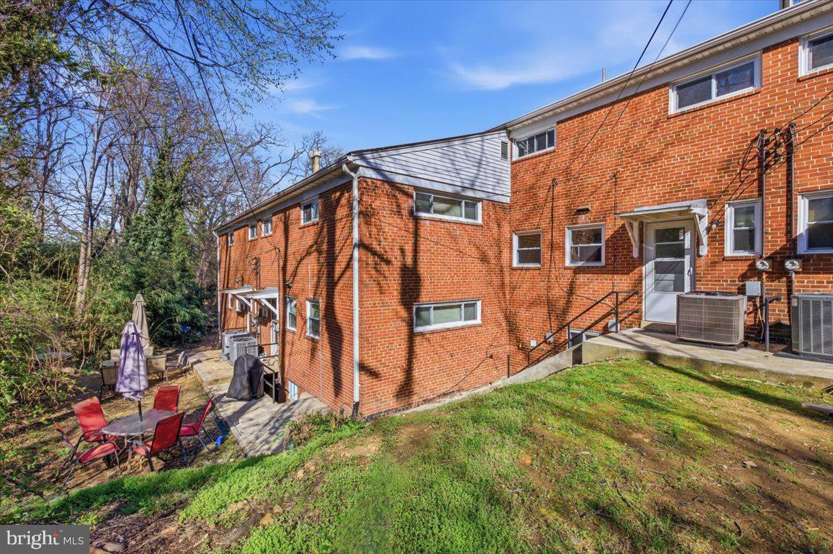 5039 8th Road South Arlington, VA 22204 - Photo 31 of 35