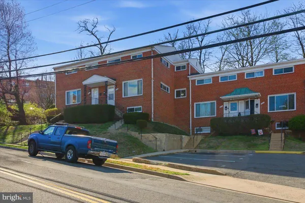 $3,200 | 5039 8th Road South, Arlington, VA 22204