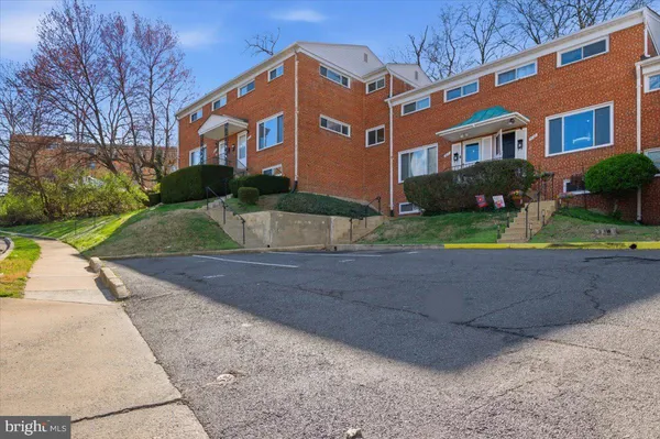 $3,200 | 5039 8th Road South, Arlington, VA 22204