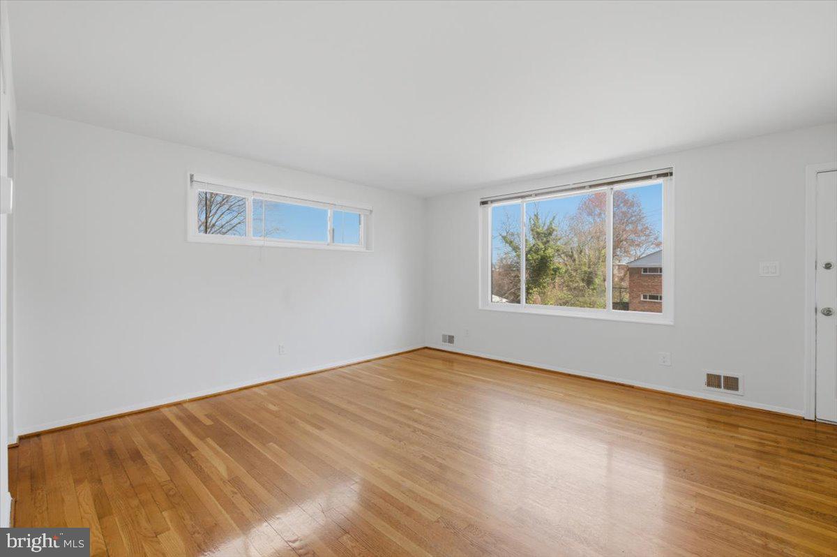 5039 8th Road South Arlington, VA 22204 - Photo 4 of 35