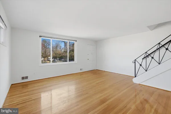 $3,200 | 5039 8th Road South, Arlington, VA 22204