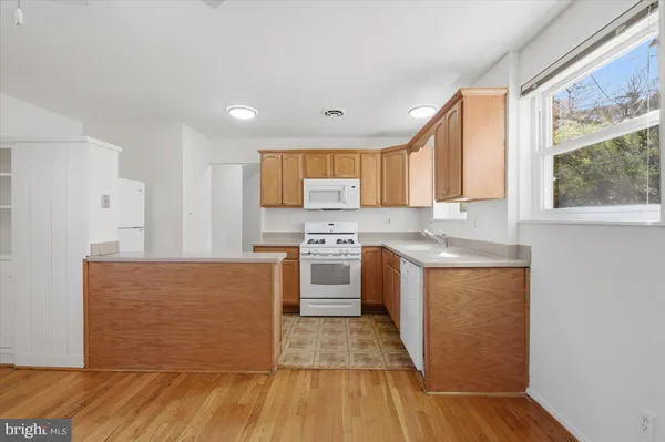$3,200 | 5039 8th Road South, Arlington, VA 22204