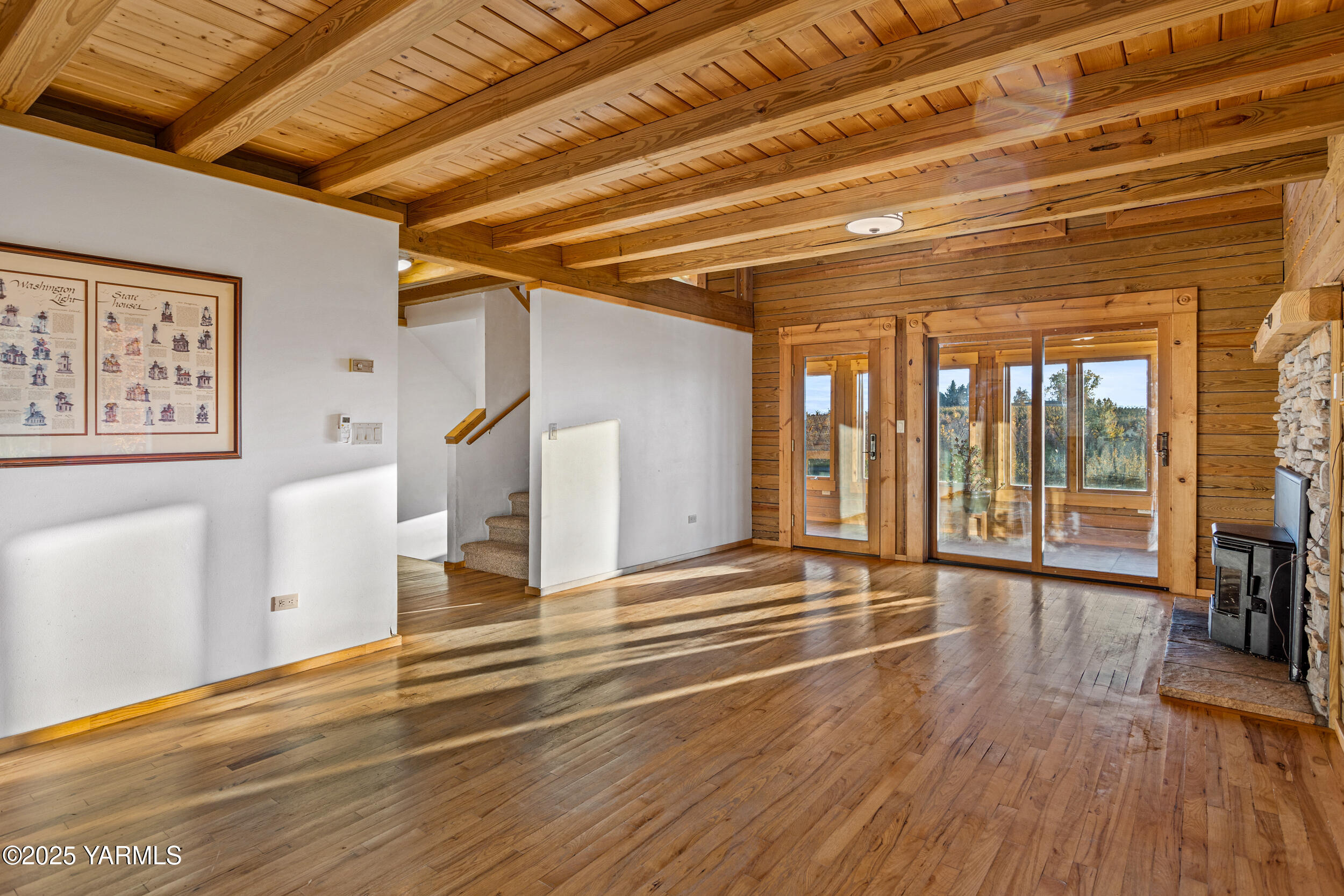 731 Selah Naches Road Selah, WA 98942 - Photo 11 of 44 a view of an entryway with wooden floor