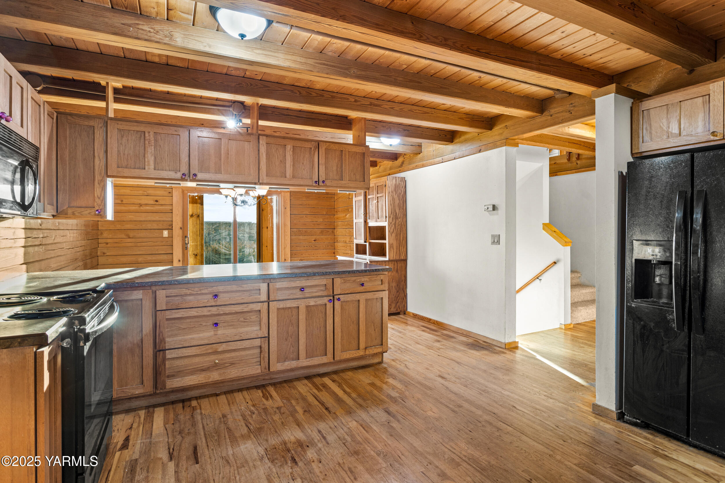 731 Selah Naches Road Selah, WA 98942 - Photo 15 of 44 a kitchen with granite countertop a refrigerator a sink and wooden floors