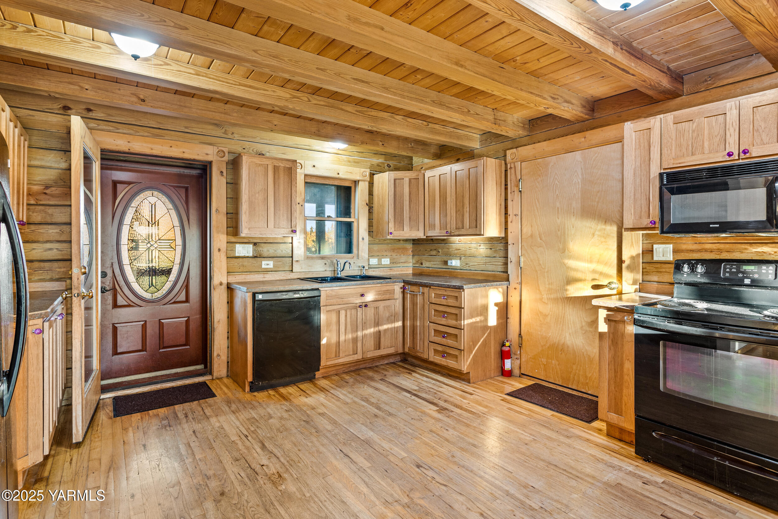 731 Selah Naches Road Selah, WA 98942 - Photo 16 of 44 a kitchen with stainless steel appliances granite countertop a stove a refrigerator a sink and dishwasher with wooden floor