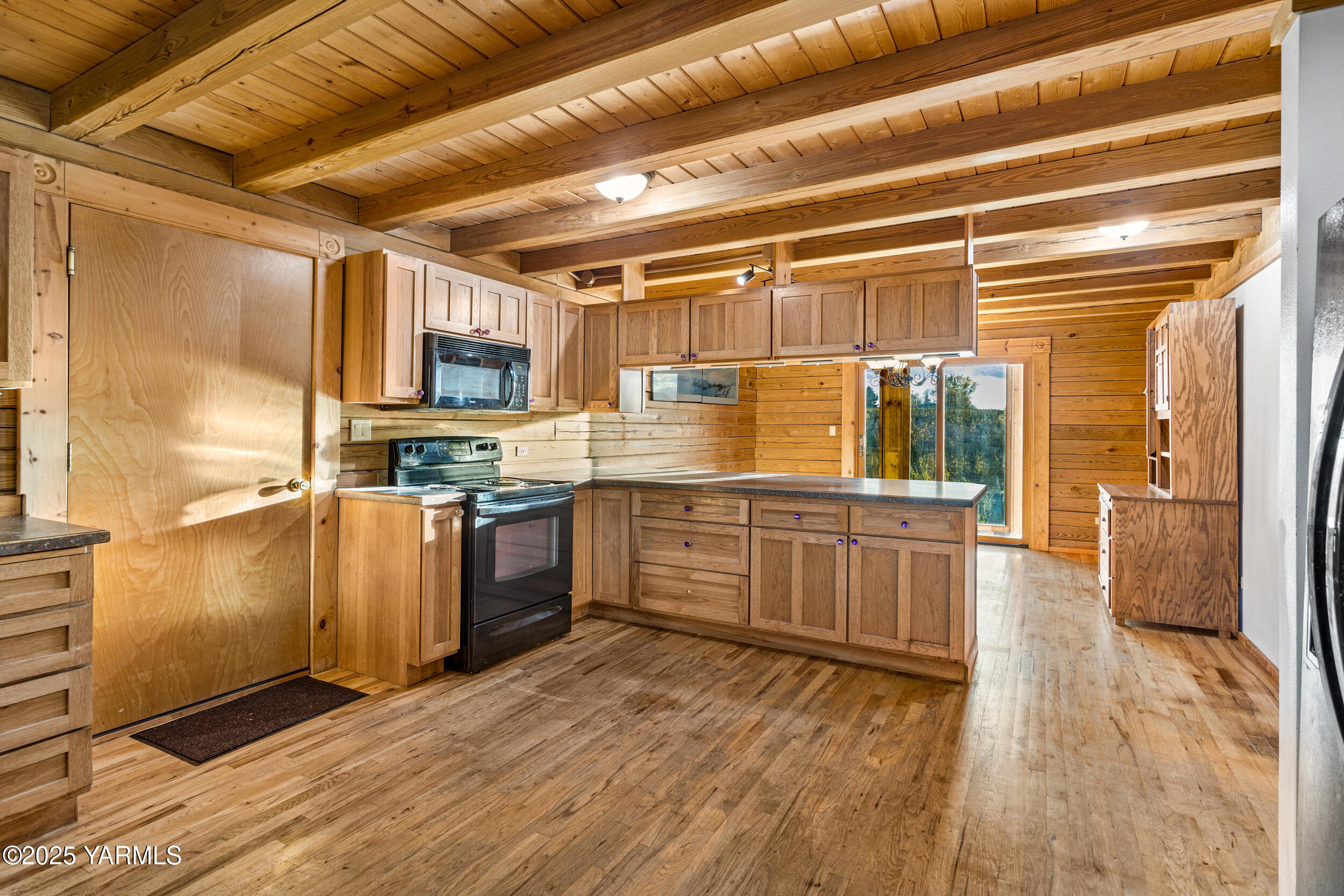 731 Selah Naches Road Selah, WA 98942 - Photo 17 of 44 a kitchen with stainless steel appliances kitchen island granite countertop a stove a sink and a refrigerator