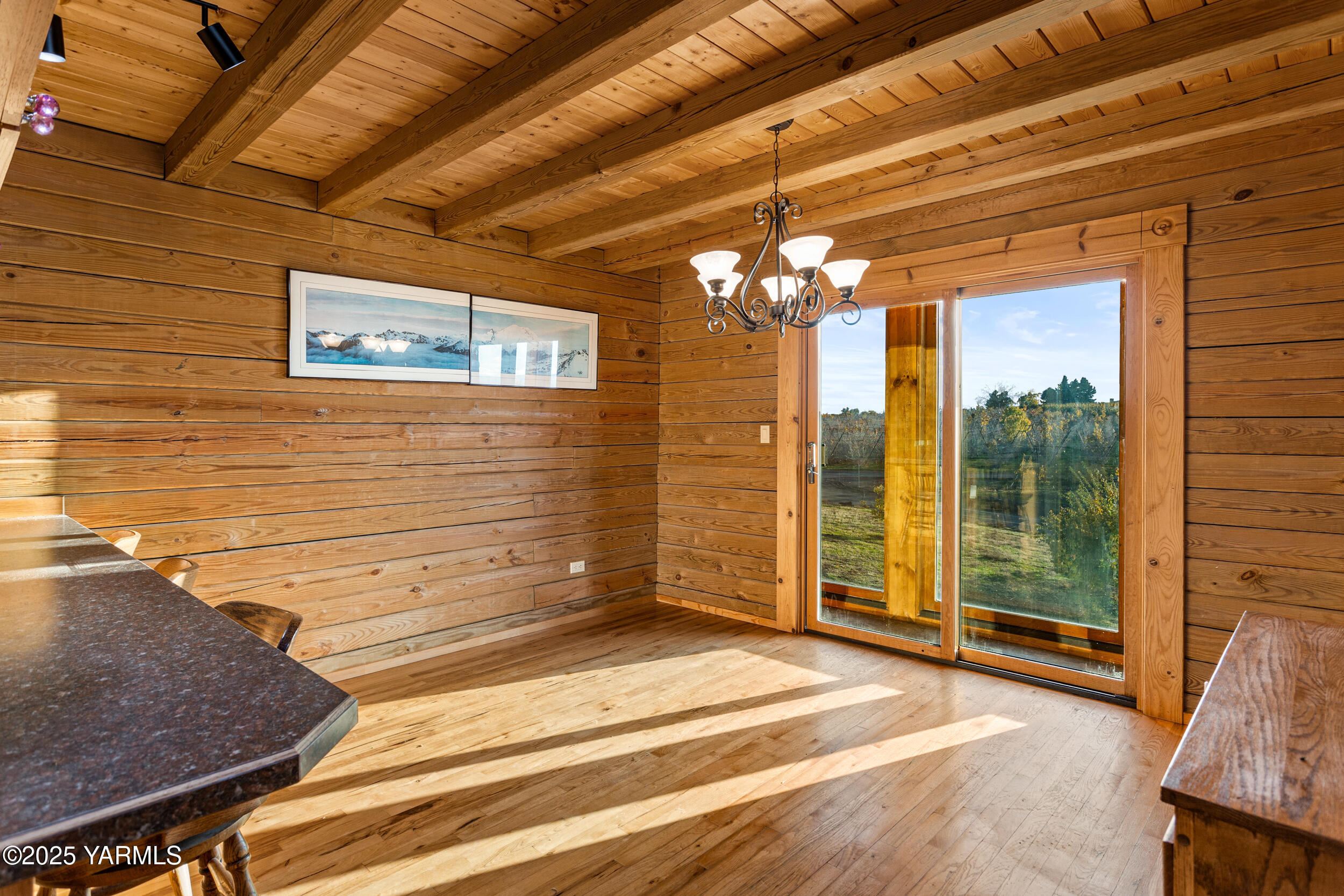 731 Selah Naches Road Selah, WA 98942 - Photo 18 of 44 a view of a livingroom with furniture