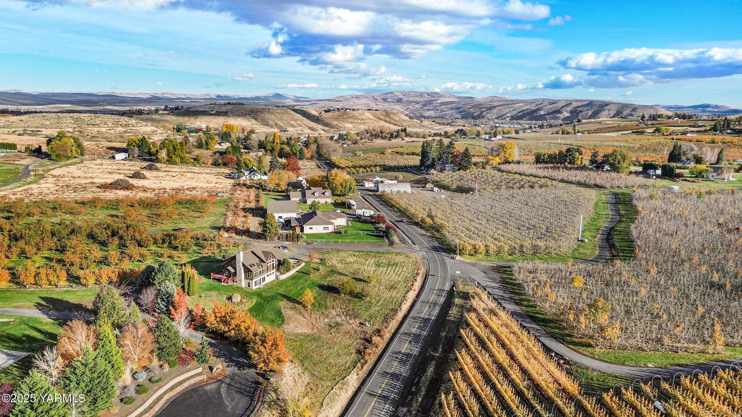 731 Selah Naches Road Selah, WA 98942 - Photo 2 of 44 a view of a city
