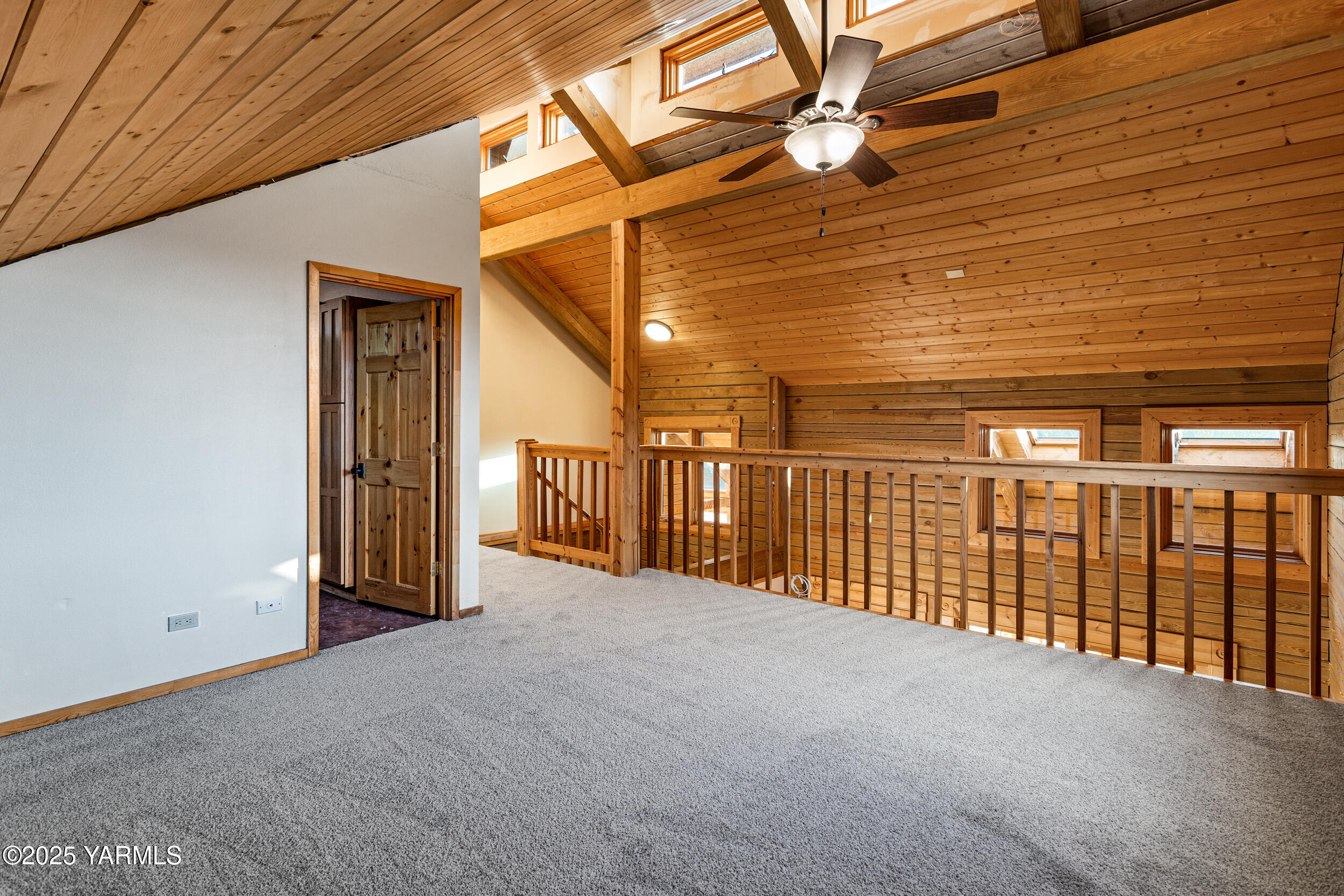 731 Selah Naches Road Selah, WA 98942 - Photo 24 of 44 a view of a balcony