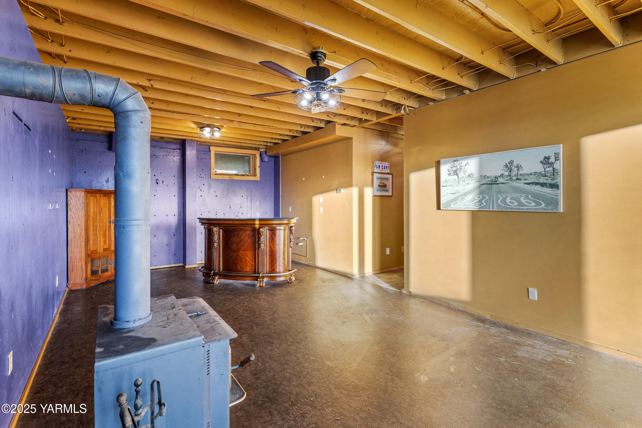 731 Selah Naches Road Selah, WA 98942 - Photo 33 of 44 a view of a livingroom with a fireplace and furniture