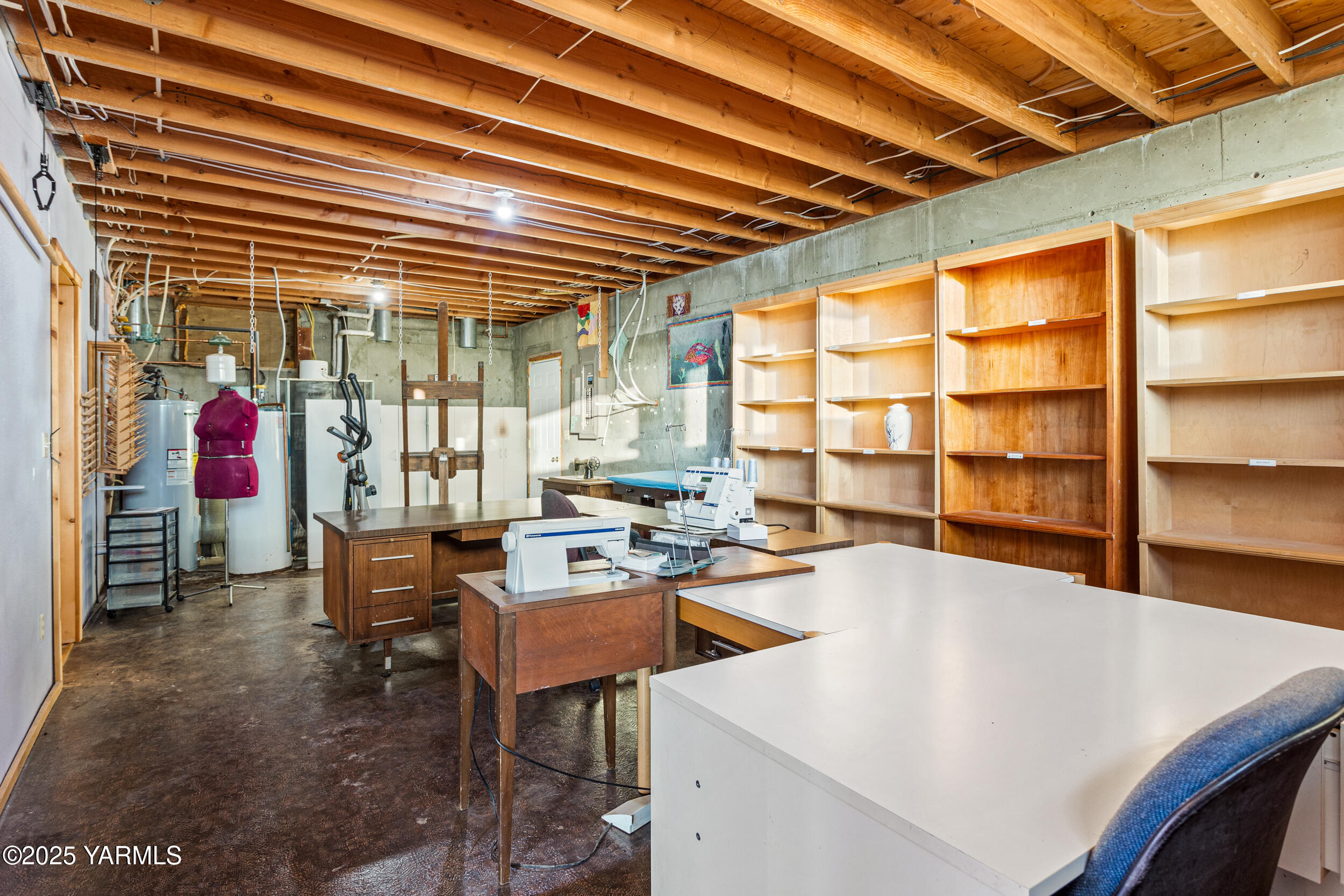 731 Selah Naches Road Selah, WA 98942 - Photo 35 of 44 a view of a dining room with furniture and window