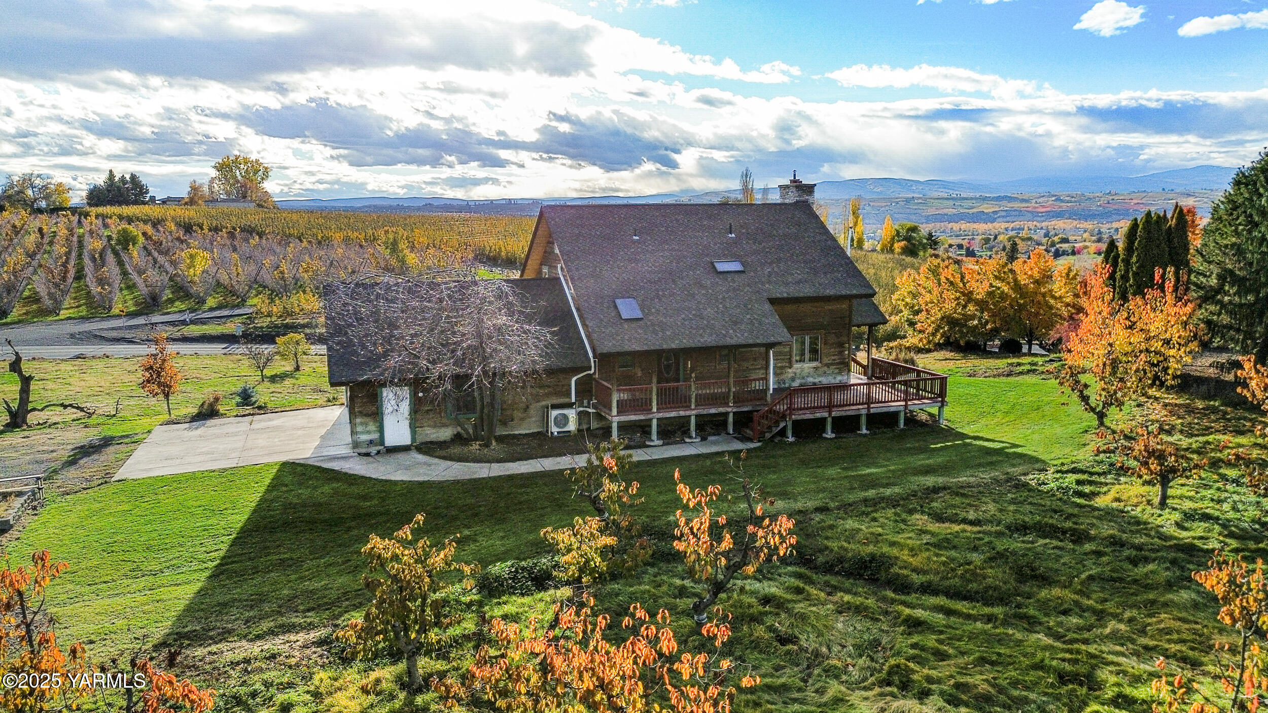 731 Selah Naches Road Selah, WA 98942 - Photo 44 of 44 aerial view of a house with a garden