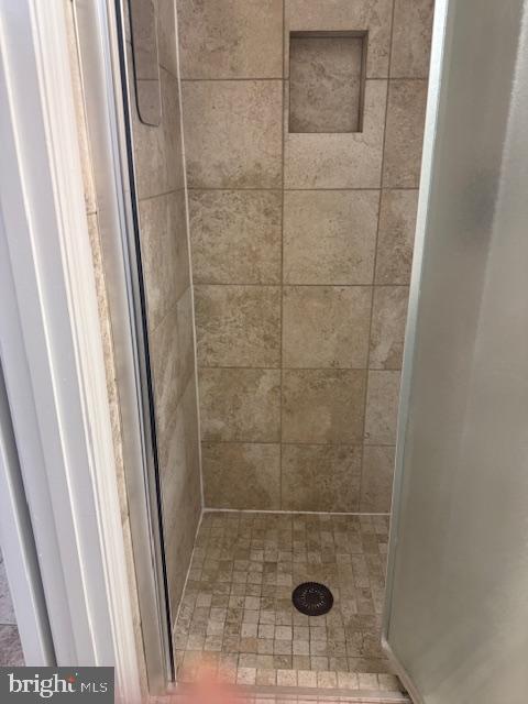 6358 Shaundale Drive Springfield, VA 22152 - Photo 51 of 54 a bathroom with a shower