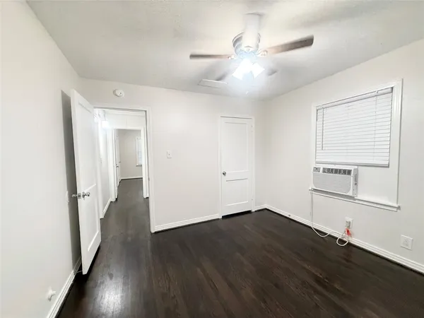 $1,495 | 832 South Anderson Street, Angleton, TX 77515