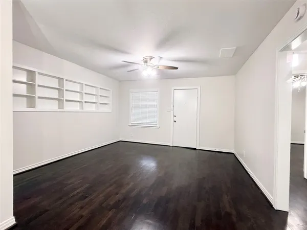 $1,495 | 832 South Anderson Street, Angleton, TX 77515