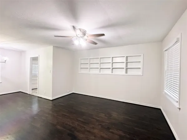$1,495 | 832 South Anderson Street, Angleton, TX 77515