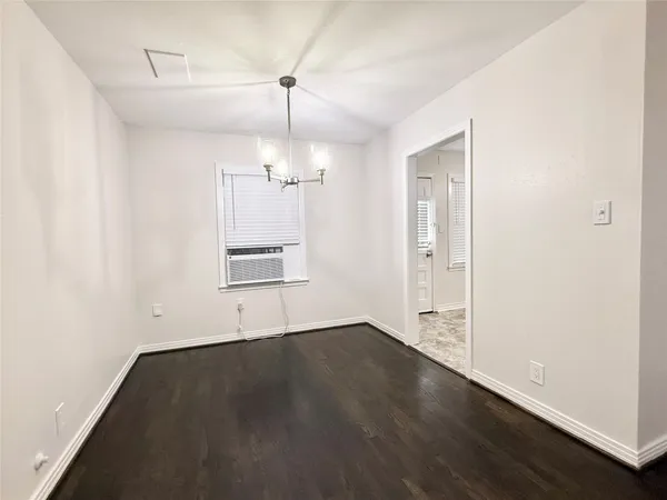 $1,495 | 832 South Anderson Street, Angleton, TX 77515