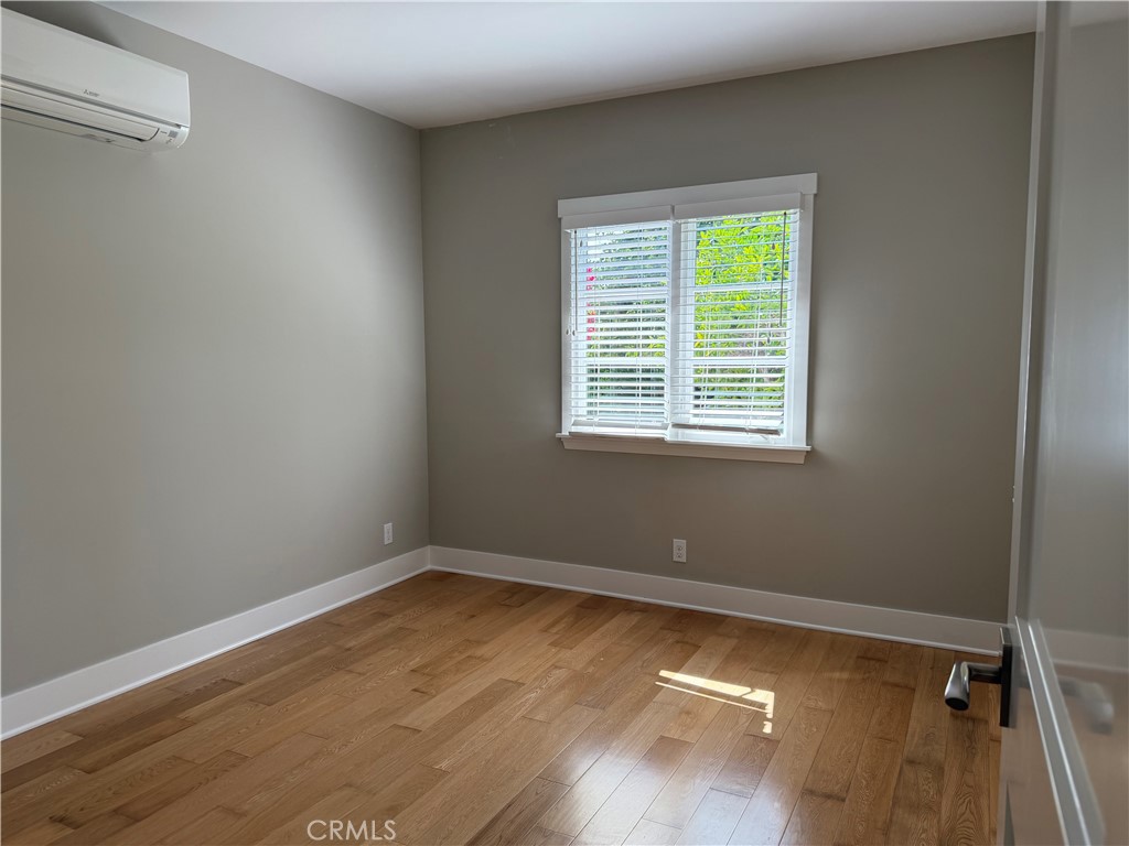 305 West Kenneth Road Glendale, CA 91202 - Photo 13 of 14
